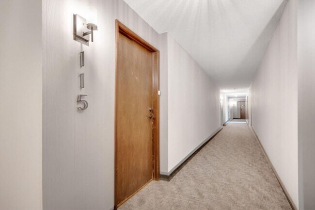 Foto del edificio - 6201 St Croix Trail N