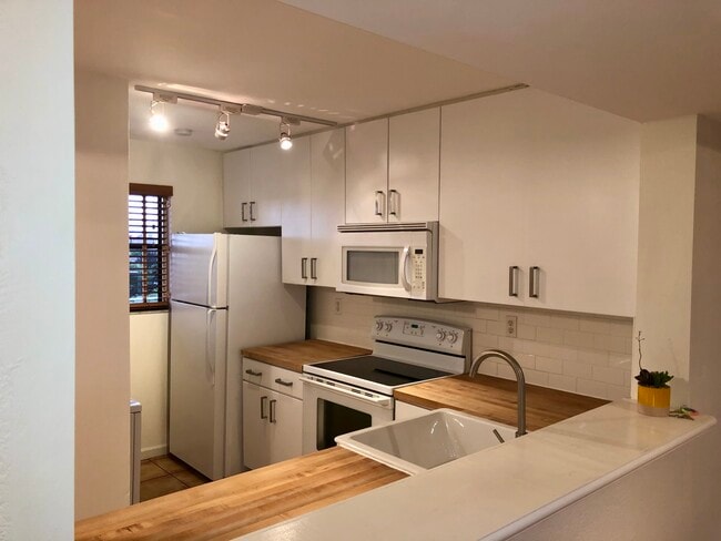 Building Photo - 10145 NW 9th Street Cir