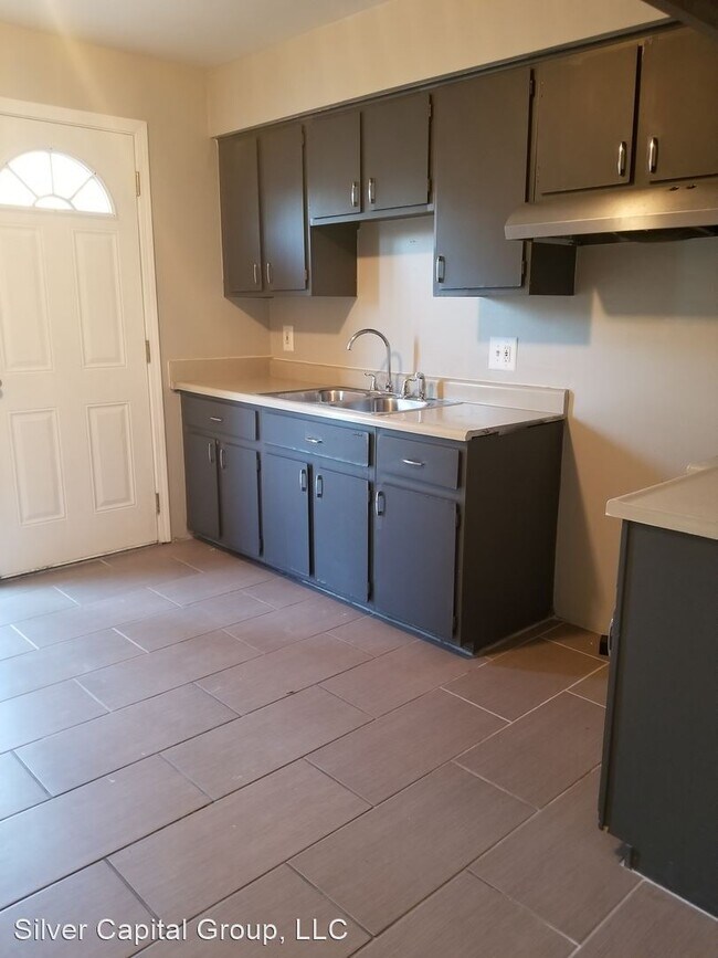 Foto del edificio - 2 br, 1 bath House - 705 McDougall