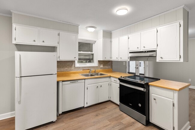 Kitchen - 3312 Blanchard Rd