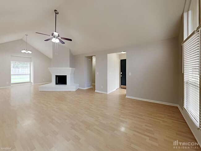 Building Photo - 5264 Rainey Ave E