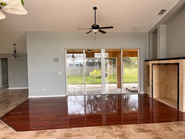 Building Photo - 1301 SW Gahaf Ave