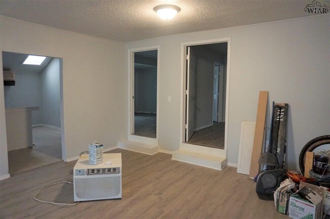Building Photo - 1021 N Beverly Dr