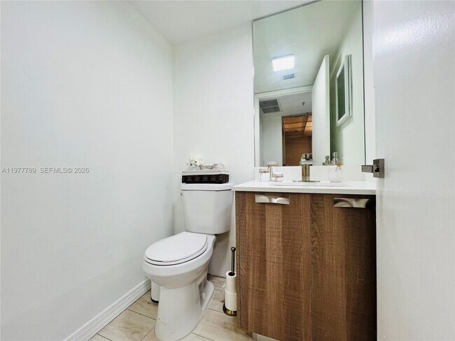 Foto del edificio - 540 Brickell Key Dr