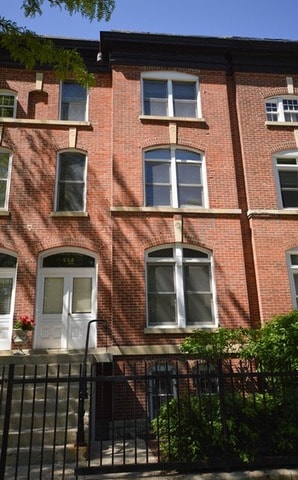 Building Photo - 556 W Belden Ave