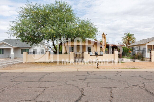 Building Photo - NO HOA Home in a Great Location