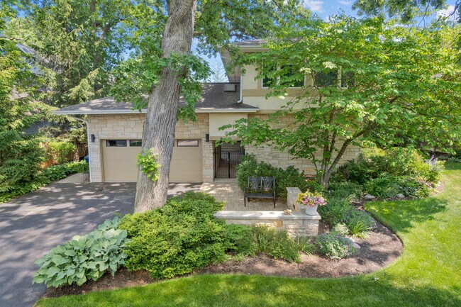 Building Photo - 1533 Hawthorne Pl