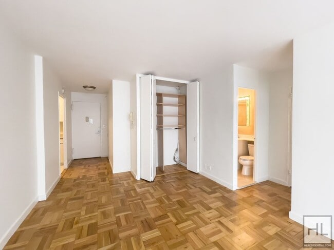 Foto del edificio - EAST 49 STREET