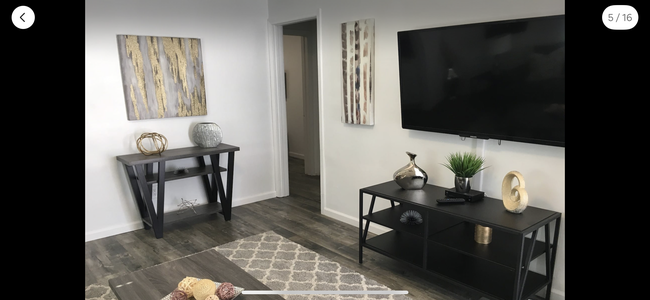 Foto del edificio - 5547 Hazeltine Ave