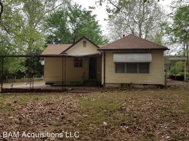 Building Photo - 2 br, 1 bath House - 329 E. Darrow St.