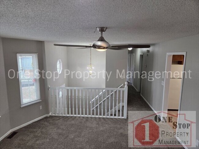 Building Photo - Cozy 3 bedroom 2.5 bathroom in Blue Springs, MO!