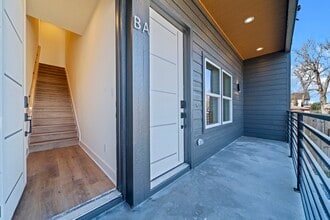 Building Photo - 234 E 39th St