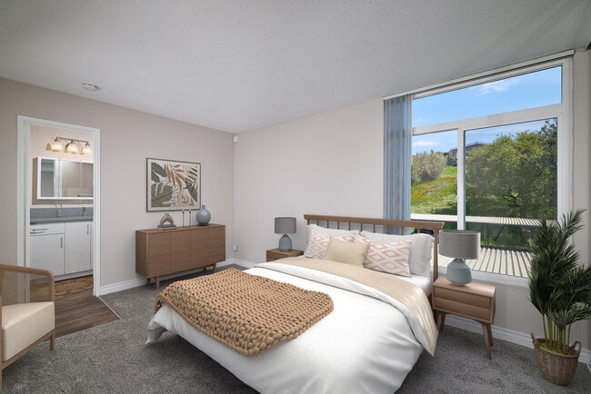 Building Photo - Creekwood Villas