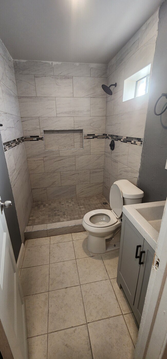 Building Photo - 1328 Andrews St