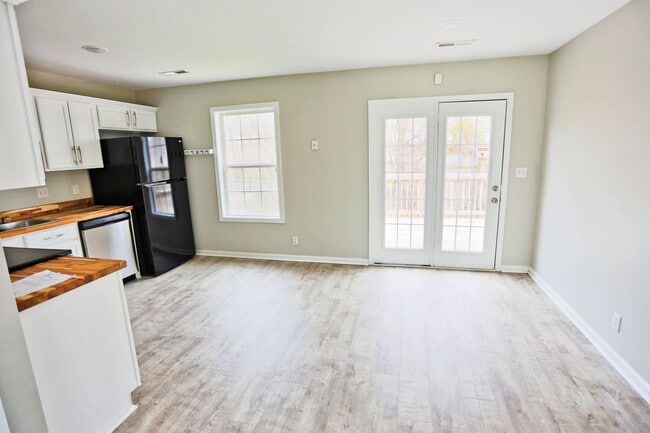 Building Photo - 3137 Little Grove Ln
