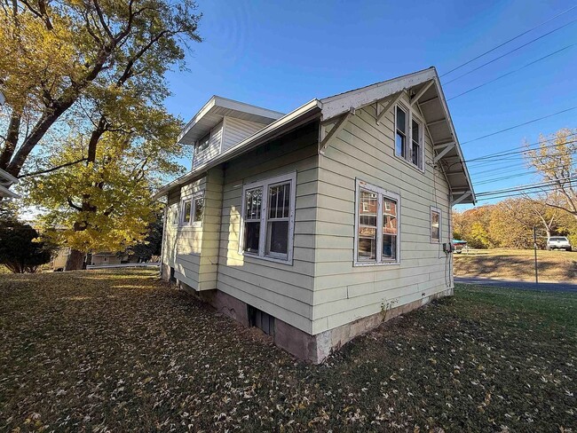 Building Photo - 834 N 4th St