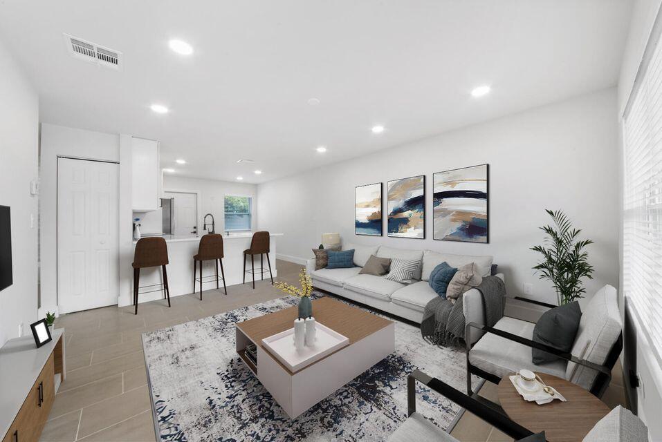 Foto principal - 823 NW 30th Ct