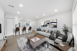 Building Photo - 823 NW 30th Ct