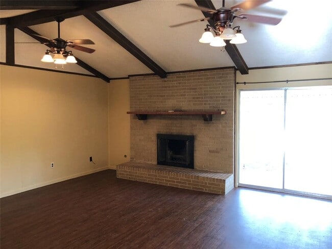 Building Photo - 2026 Marsalis Dr