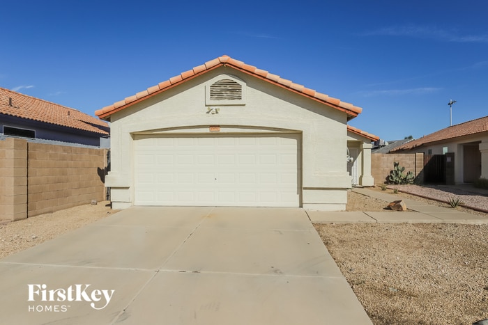 Primary Photo - 2952 W Lone Cactus Dr