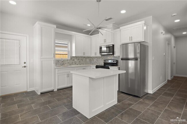 Building Photo - 1704 W Violet Dr