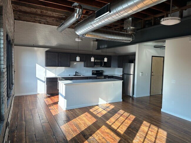 2BD - #200 - Cocina - The Shop Lofts