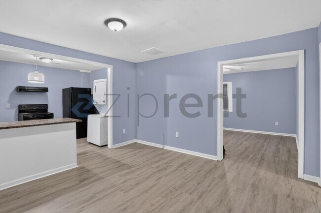 Building Photo - Unit B