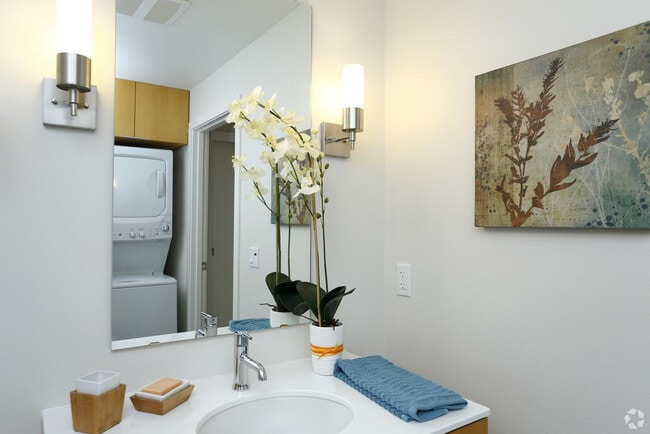 Foto del edificio - 288 106th Ave NE