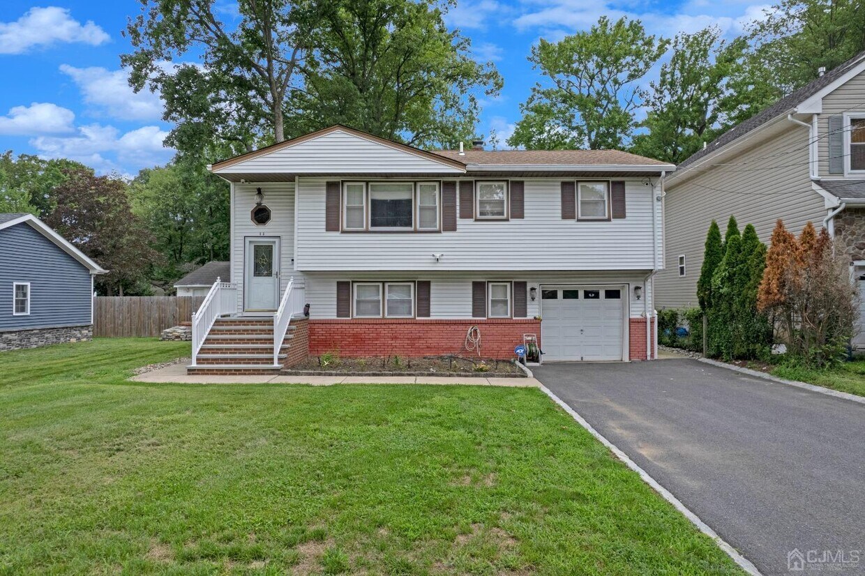 Primary Photo - 635 Spruce Rd