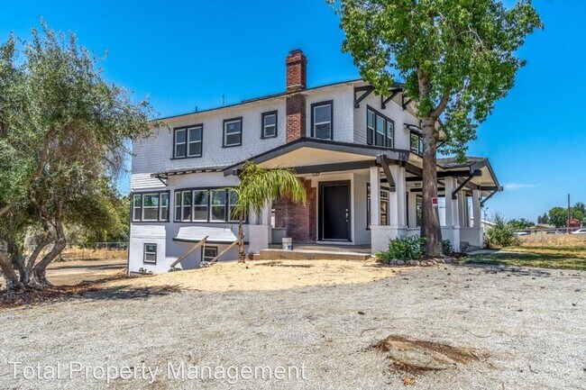 Foto del edificio - 4 br, 2.5 bath House - 1019 N. Main St.