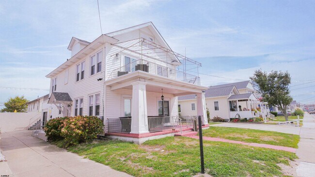 Building Photo - 229 N Derby Ave