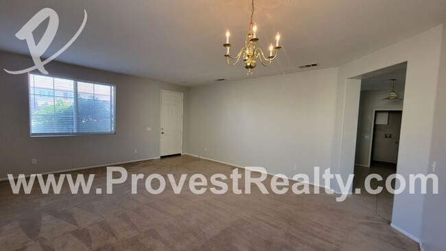 Building Photo - 4 Bed, 2 Bath Oak Hills Home!!!!