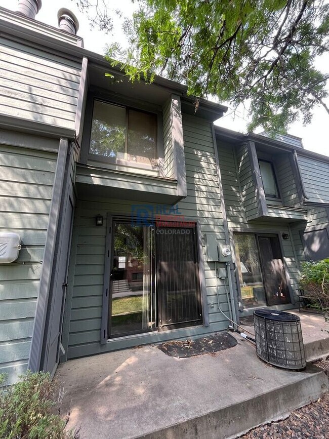 Building Photo - 3556 S Depew St