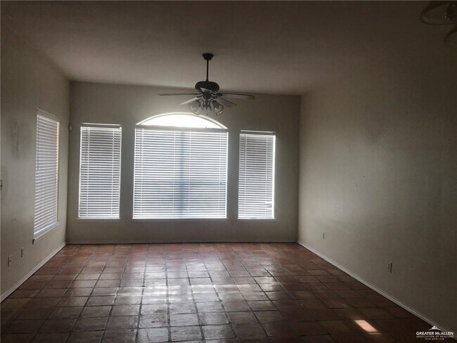 Building Photo - 709 San Angel St