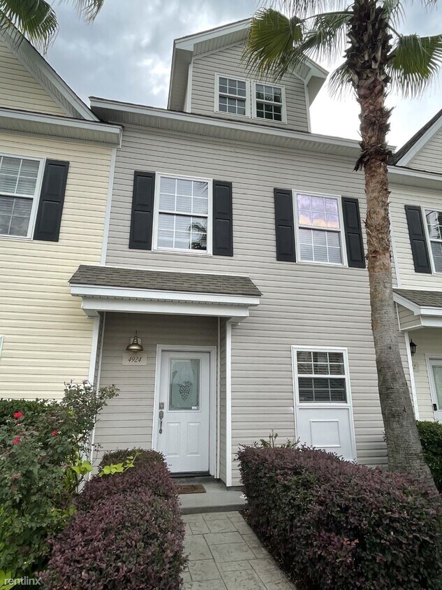 Primary Photo - 3 br, 2.5 bath Condo - 4924 Lake Palmetto ...