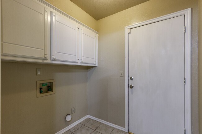 Foto del edificio - 4 bed 2 bath home!