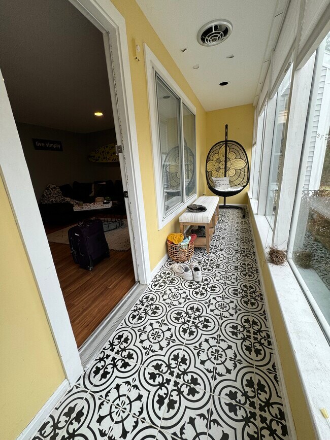 Entrada - 3 Greenfield Dr