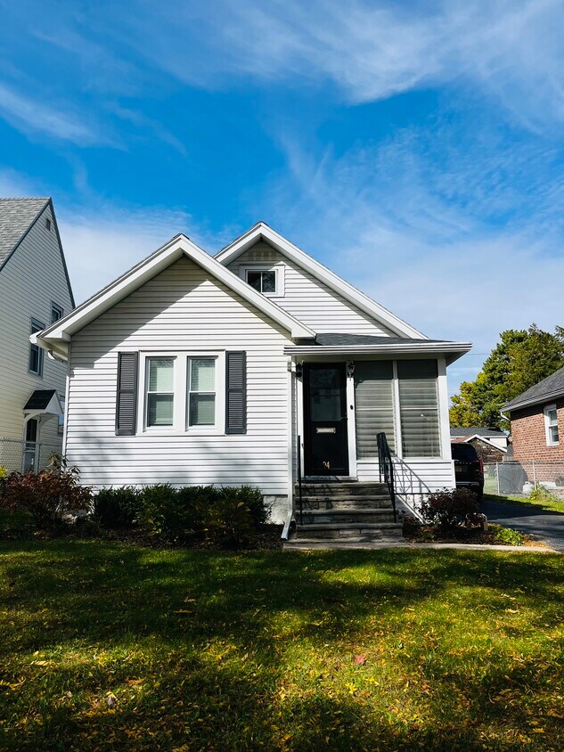 Foto principal - 94 Cardinal Ave