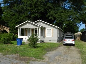 Building Photo - 1519 Allen St
