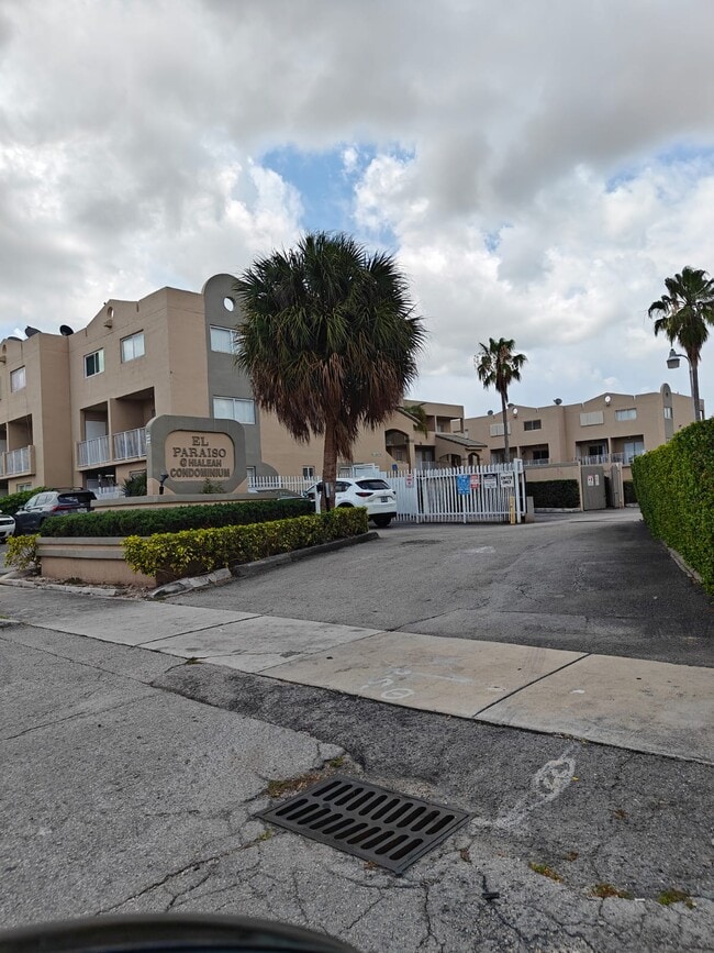 Building Photo - 2640 W 76th St
