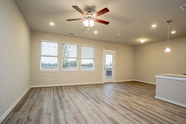 Foto del edificio - 601 Fiery Skipper Dr