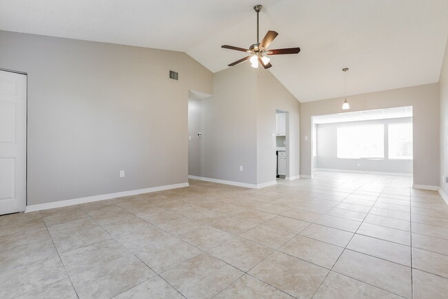 Building Photo - 6248 Drucker Cir