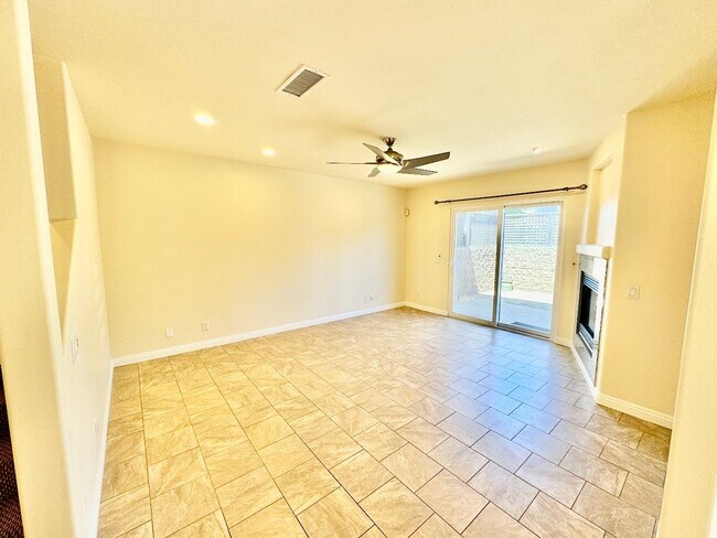 Building Photo - Stunning 3-Bedroom, 3.5-Bath Townhouse in ...