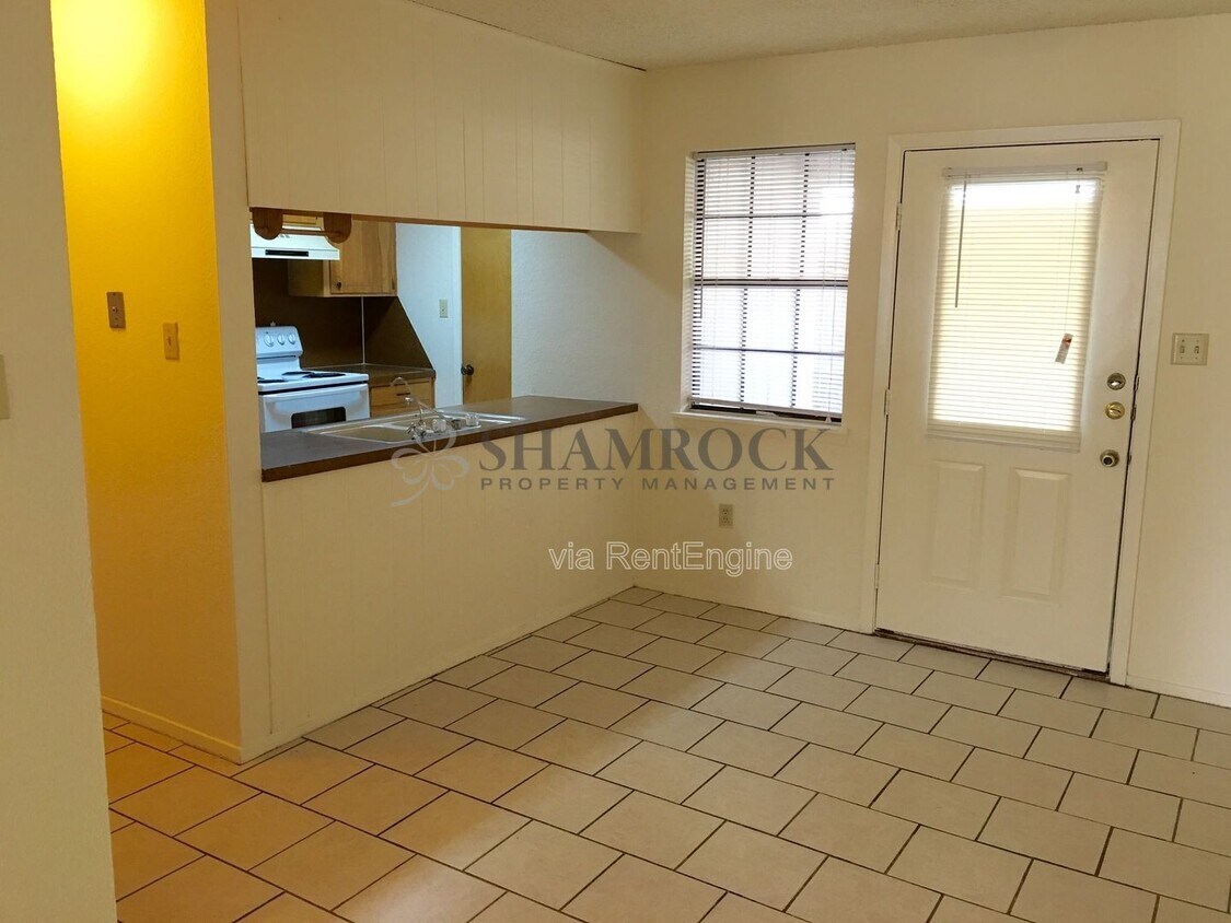 Foto del edificio - 910 Lancelot Cir