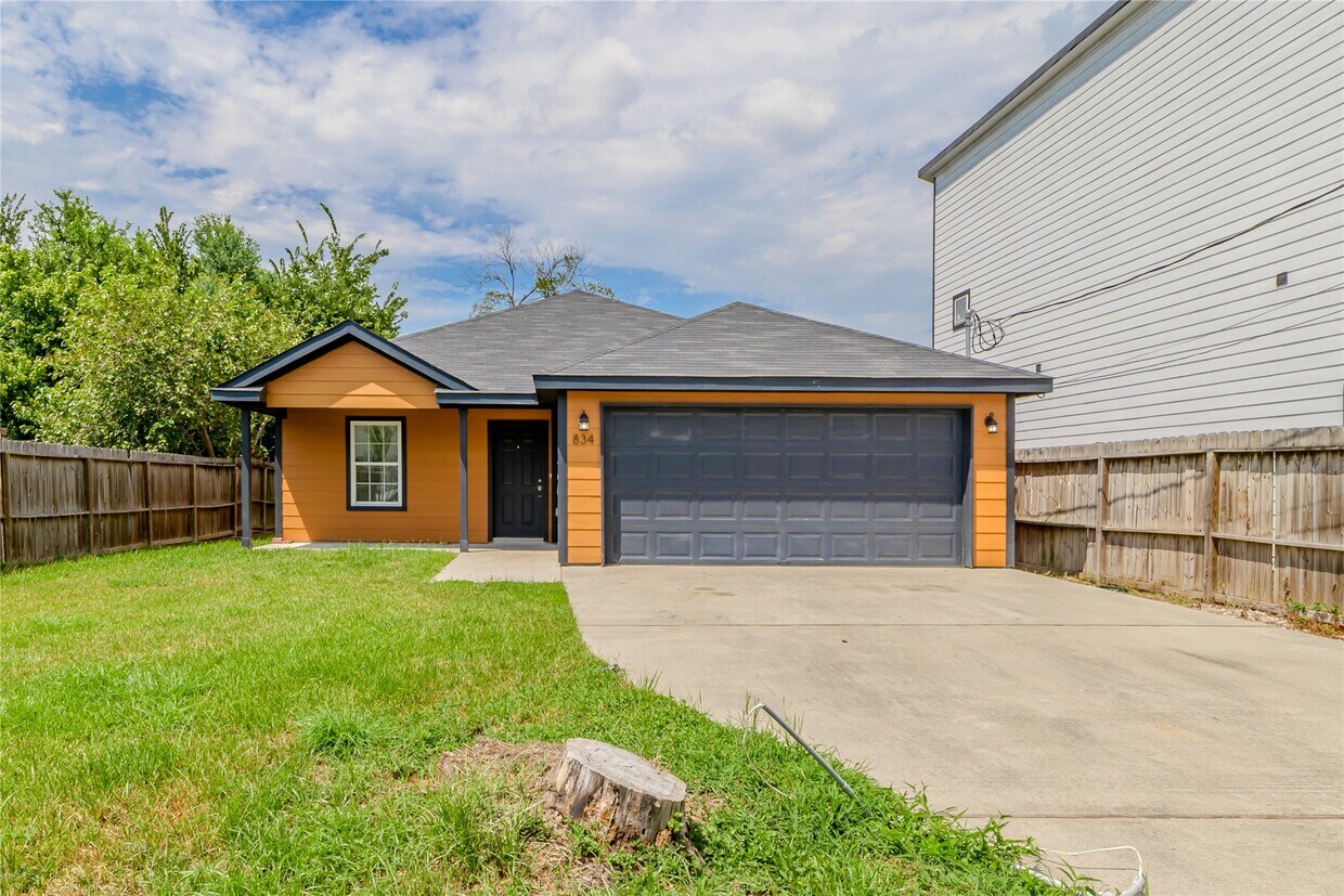 Foto principal - 834 Elkhart St