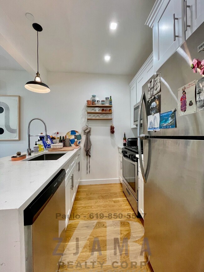 Foto del edificio - 731 Greene Ave