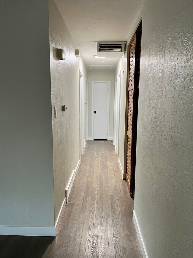 Foto del edificio - 1398 Salem St