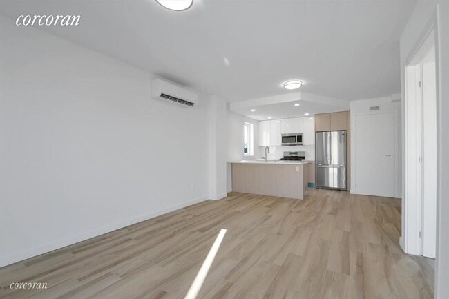 Foto del edificio - 1329 E 13th St