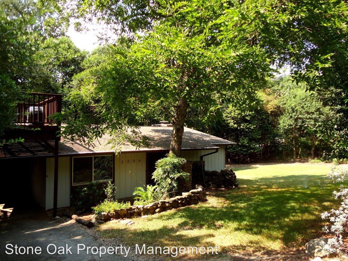 Primary Photo - 1208 Yaupon Valley Rd