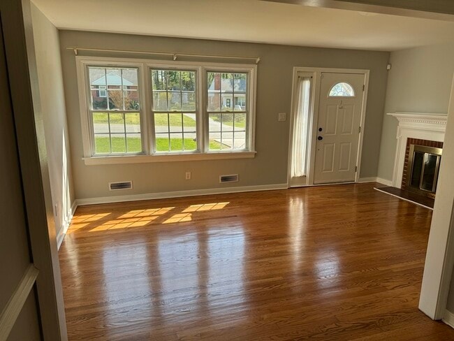 Building Photo - 9008 Farmington Dr